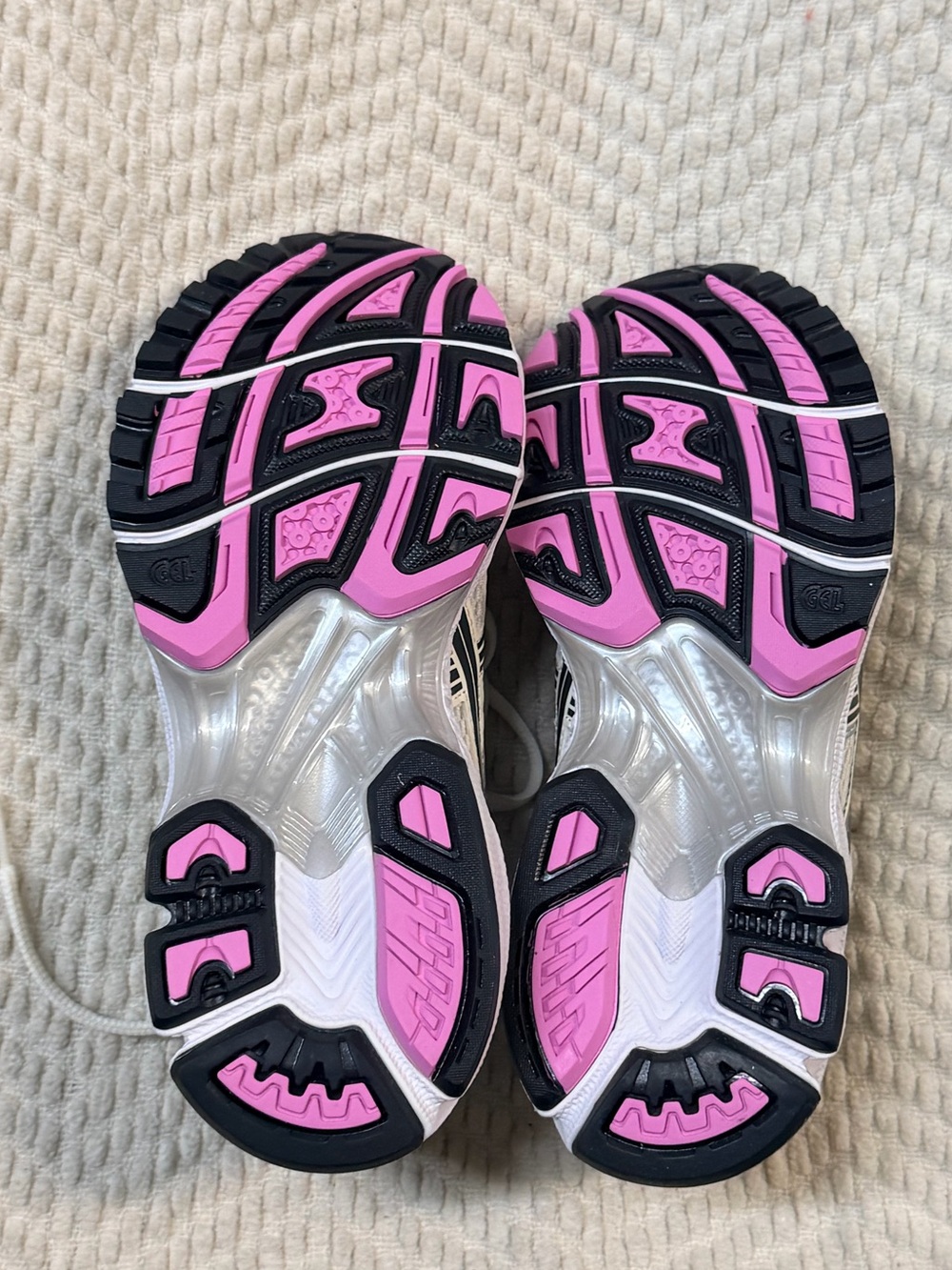 🤍New Asics Gel-Kayano 14 Sneakers 🤍 - Picture 5 of 9